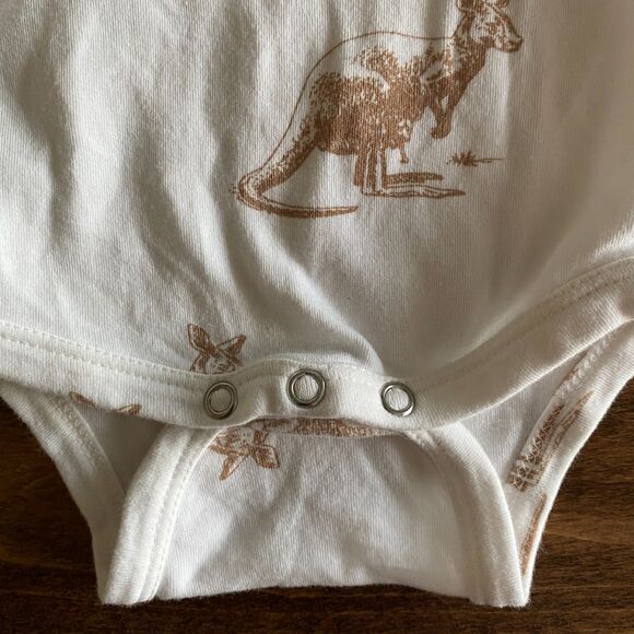 Kate Quinn Kangaroo Bodysuit Newborn - Picture 7 of 9